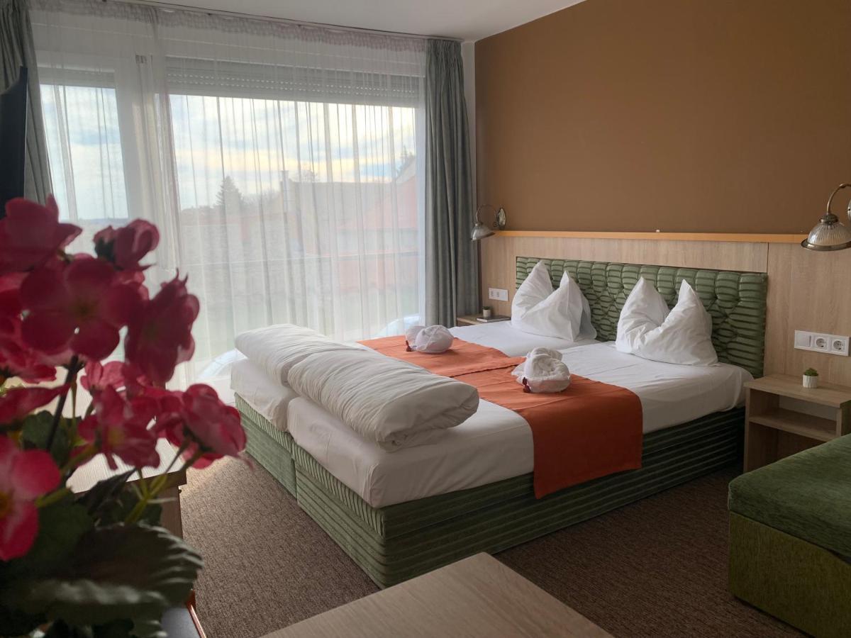 Varfal Wellness Panzio Pécs Extérieur photo