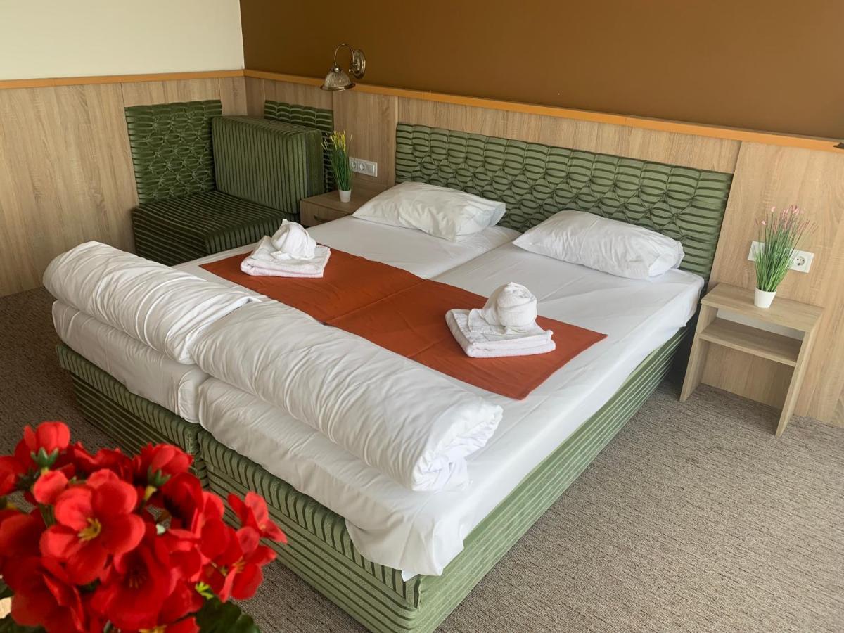 Varfal Wellness Panzio Pécs Extérieur photo