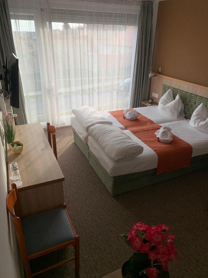 Varfal Wellness Panzio Pécs Extérieur photo