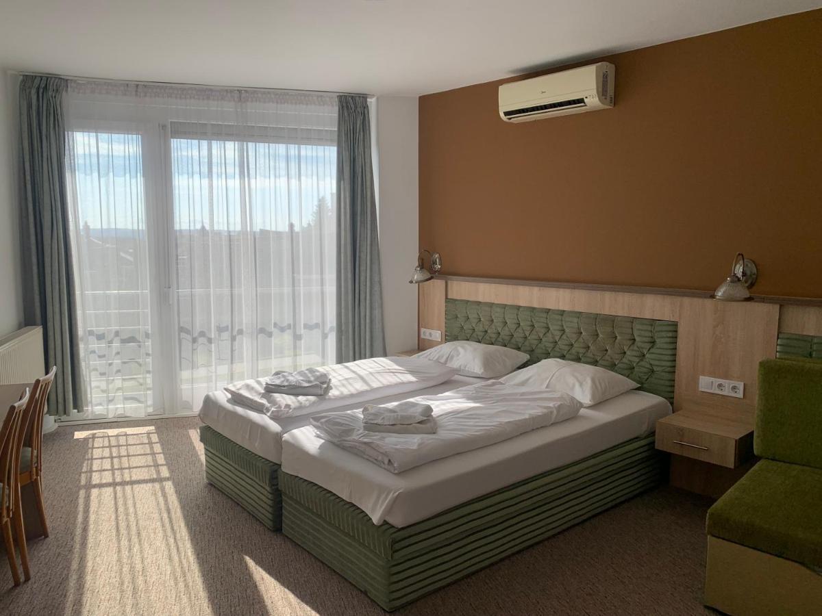 Varfal Wellness Panzio Pécs Extérieur photo