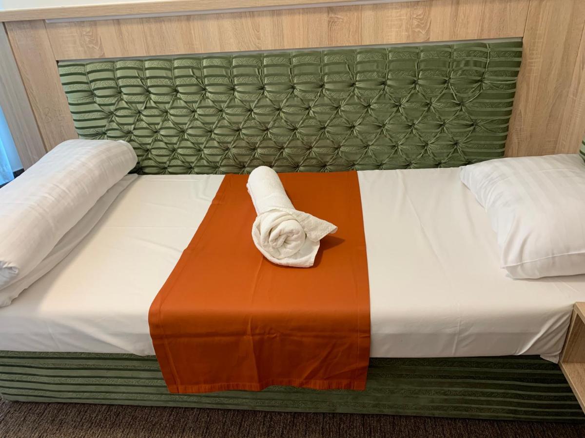 Varfal Wellness Panzio Pécs Extérieur photo