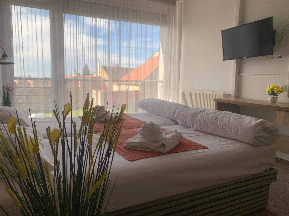 Varfal Wellness Panzio Pécs Extérieur photo