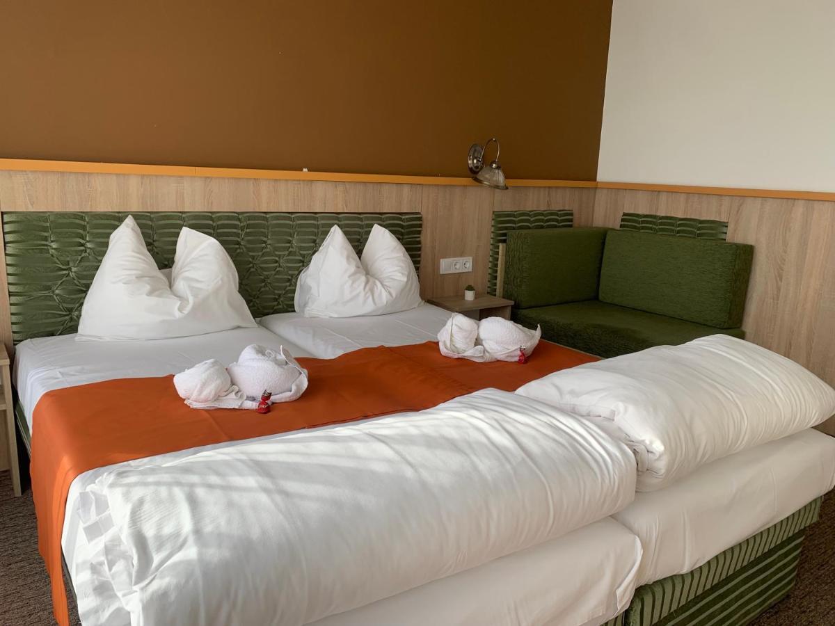 Varfal Wellness Panzio Pécs Extérieur photo